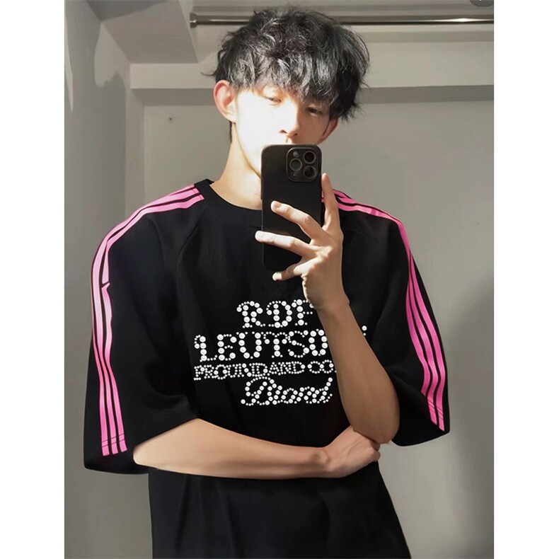抖音得物品质二开240克宽松纯棉美式潮牌印花三条杠中性风短袖T恤图片