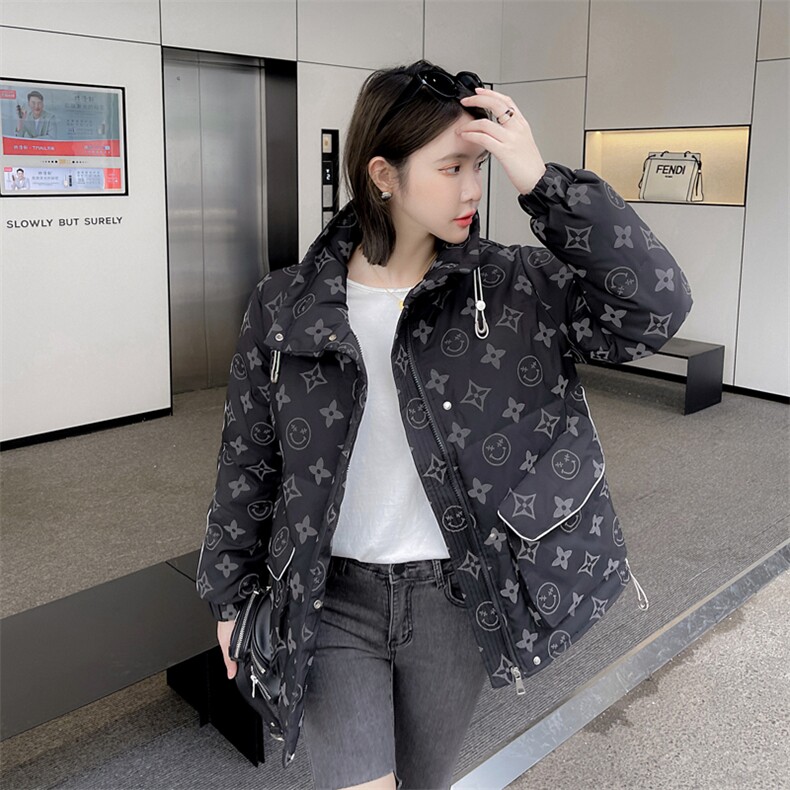 2021年新羽绒服女冬白鸭绒反光短款设计感印花小个子学生外套,女装羽绒服,潮品会