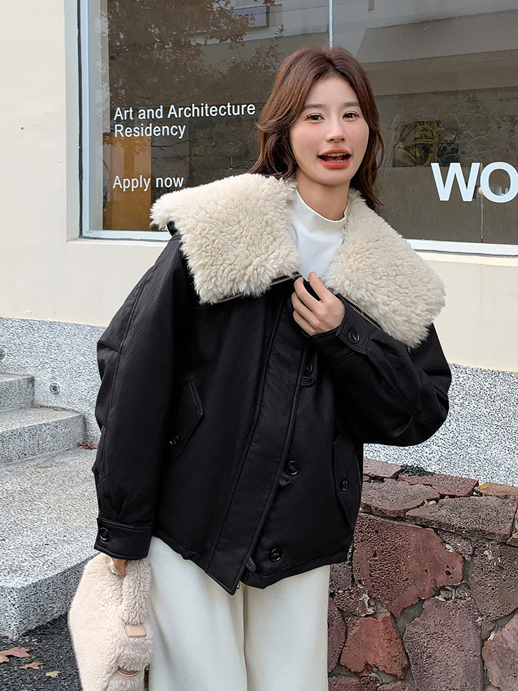 美拉德咖色皮毛一体短外套女秋冬加绒加厚又酷又飒羊羔毛皮衣夹克,女装羽绒服,浙宝220