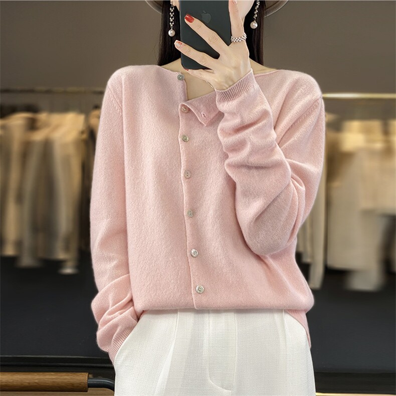 斜扣设计~薄款baby小山针织开衫女一字领宽松粉色毛衣短款外，女装羊毛衫，盛鼎羊绒