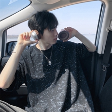 黑色