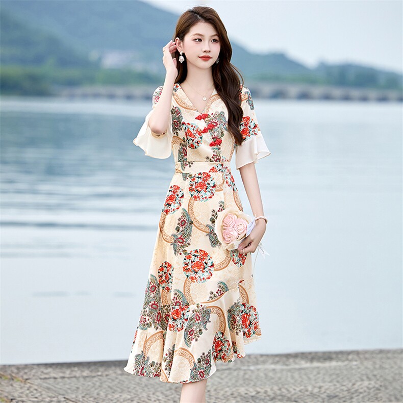 现货新中式连衣裙女2025新款夏收腰显瘦荷叶边气质鱼尾连衣裙,女装连衣裙,韩美纤衣