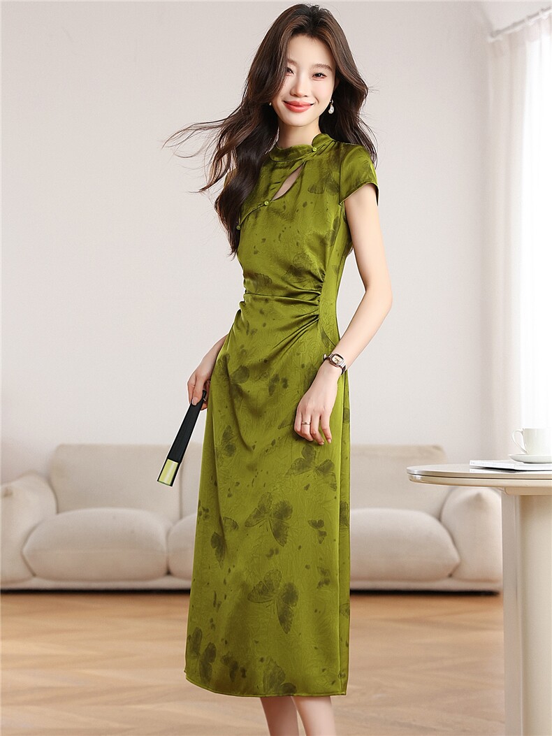 新中式蝴蝶改良旗袍女2026新款夏日绝美高级感绿色缎面鱼尾连衣裙,女装连衣裙,艾米
