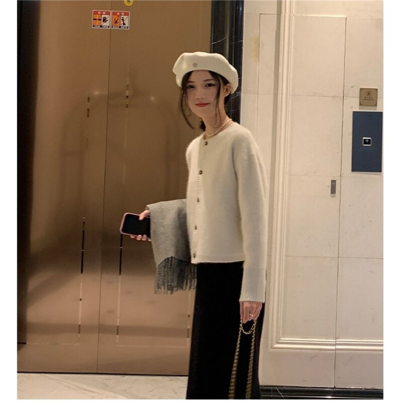 秋冬新款女圆领短款纯色韩版毛衣外套显瘦羊毛开衫图片