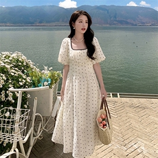 小众设计感连衣裙女2023夏季新款法式气质方领泡泡袖长款A字裙子，女装连衣裙，辉之琳