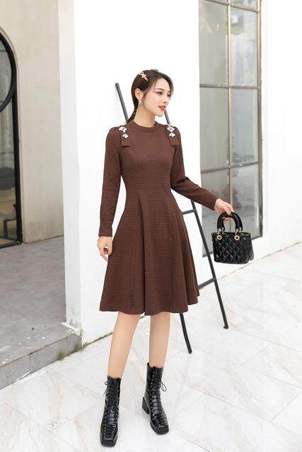 时尚修身显瘦连衣裙灰色，咖啡色，黑色，三个色四个尺码m一xx，女装连衣裙，圣姿源