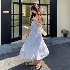 甜美碎花雪纺吊带连衣裙女夏季2025新款韩版拼接设计感时尚长裙子，女装连衣裙，2C087