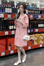 新品娃娃领粉色镶钻直筒风衣2C081-7706P125K178，女装风衣，2C081