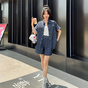 深蓝色牛仔印花套装女小个子2025夏季新款时尚炸街衬衫短裤两件套图片