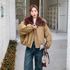 现货：冬季新款咖色羊羔毛大翻领派克羽绒服2C135-8935P215K318，女装羽绒服，2C135
