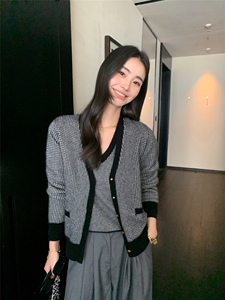 网红年轻针织衫毛衣内搭女上衣潮洋气时尚秋冬新款图片