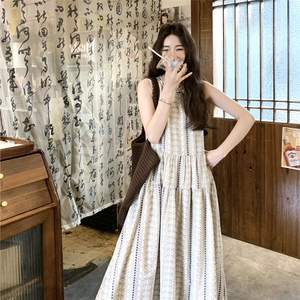 波西米亚度假风印花连衣裙女2025夏季新款法式复古气质无袖背心裙图片
