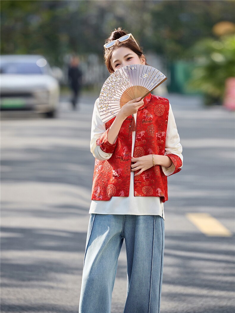 现货！2026春装新款新中式复古刺绣马甲上衣两件套,女装套装/套裙,魅影