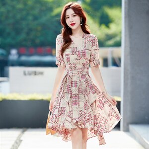 欧洲站女士2025春夏新款时尚优雅洋气显瘦百搭不规则荷叶边连衣裙图片