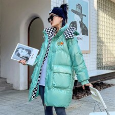 现货2022年冬季新款中长款连帽韩版休闲时尚加厚白鸭绒羽绒服，女装羽绒服，时尚俏佳人