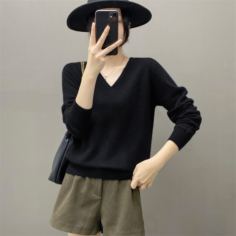 秋冬软糯舒适山羊绒衫女V领毛衣宽松长袖针织纯色羊毛针织打底衫，女装羊绒衫，织绒羊