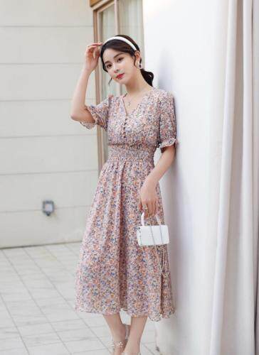 夏季新款韩版碎花连衣裙，女装连衣裙，裳之恋语