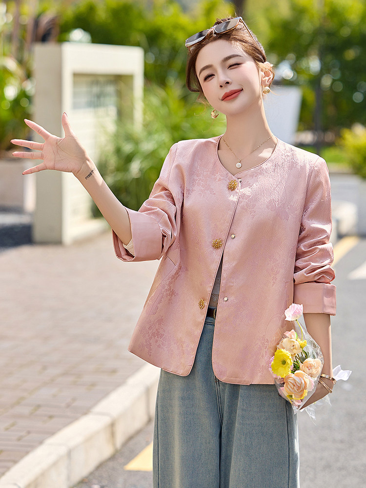 粉色新中式国风外套女短款2025春季新款圆领提花刺绣洋气减龄上衣,女装短外套,依万里
