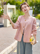 粉色新中式国风外套女短款2025春季新款圆领提花刺绣洋气减龄上衣，女装短外套，依万里