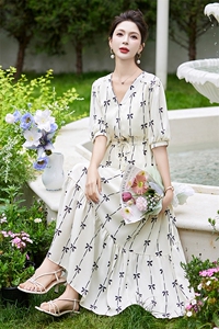 现货法式V领连衣裙女2025新款夏季气质女神范收腰显瘦图片