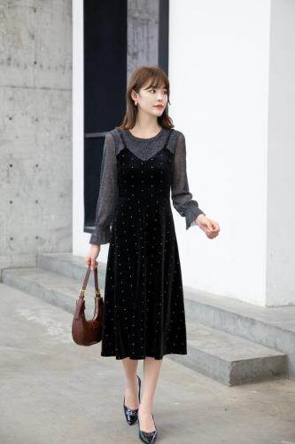 春装订货款：金丝绒搭配蕾丝连衣裙五个码、M到3个XL，女装连衣裙，拉思维加丝