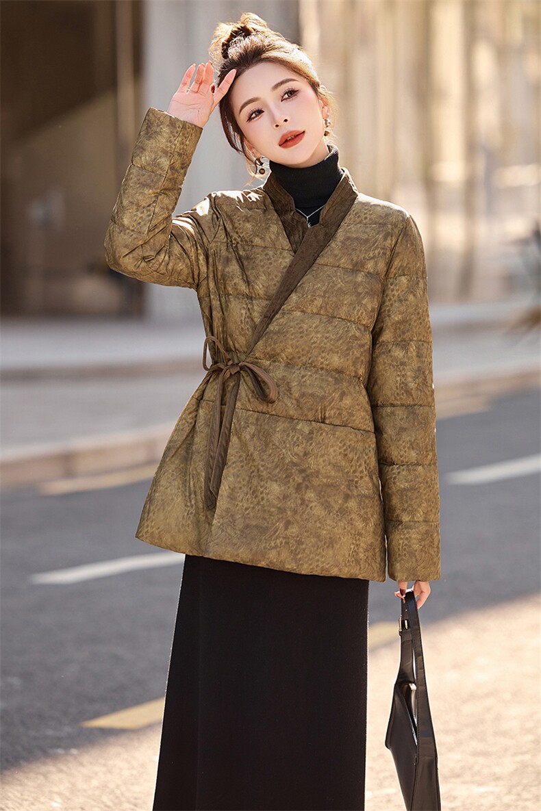 新中式G风印花羽绒服女装2024新款冬季系带气质高级感白鸭绒外套,女装羽绒服,仟媚宠