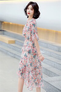 早春碎花雪纺连衣裙女夏2025年新款女装显瘦时尚气质仙女蛋糕裙子图片