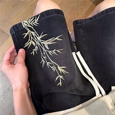 黑色