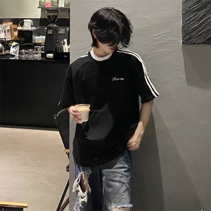 抖音得物高品质二开240克宽松纯棉美式潮牌三条杠织带短袖T恤图片