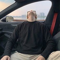 黑色