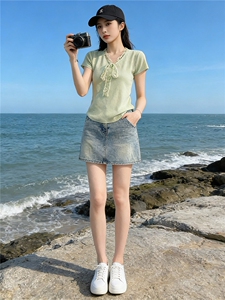 气质温柔风时尚套装裙女夏新款V领蕾丝拼接针织上衣牛仔裙两件套图片