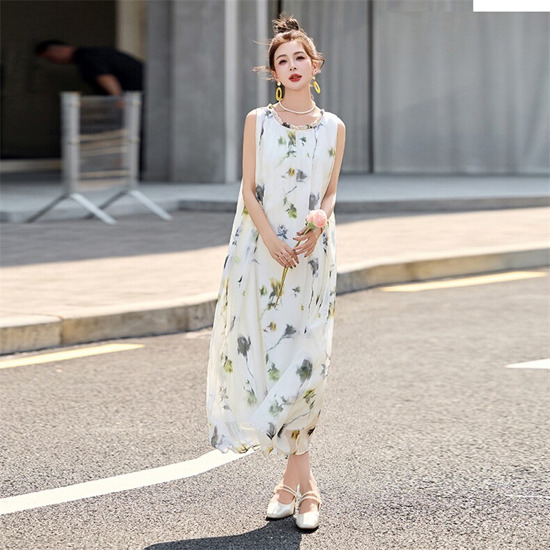 碎花连衣裙女中长款2025夏新款优雅褶皱圆领宽松背心裙子,女装连衣裙,秀美人生