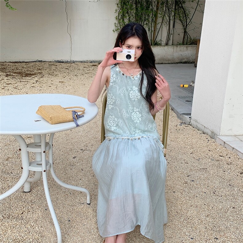 蓝色蕾丝刺绣无袖连衣裙女2025夏季新款法式度假风独特绝美背心裙图片