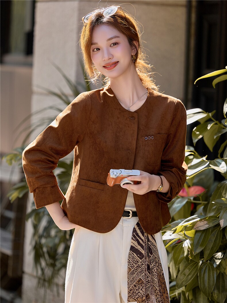 麂皮外套女圆领气质短款长袖上衣2026年秋季合身正肩夹克带口袋,女装短外套,梦懿尔