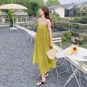 松弛感穿搭开衫配黄绿色吊带连衣裙女夏超火慵懒绝美度假长裙套装图片