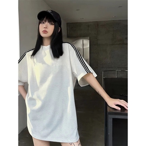 抖音得物品质二开240克宽松纯棉美式潮牌印花三条杠中性风短袖T恤图片