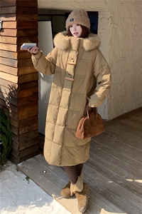 8822长款连帽狐狸毛领宽松阔版加厚保暖羽绒服女图片