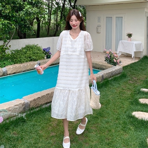 法式温柔风U领镂空连衣裙女2025夏季新款慵懒风宽松遮肉显瘦长裙图片