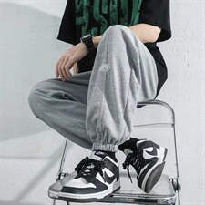 灰色