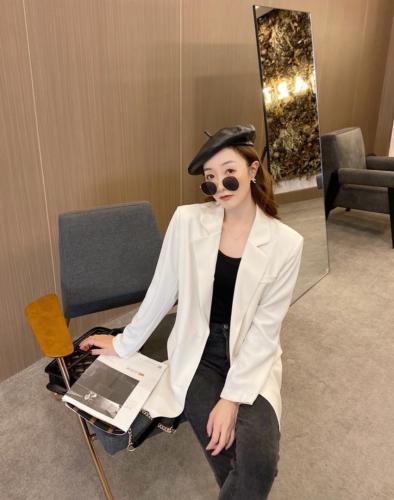 白色西装外套女2021春新款高级感炸街网红薄款设计感小众西服图片