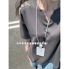 深灰色