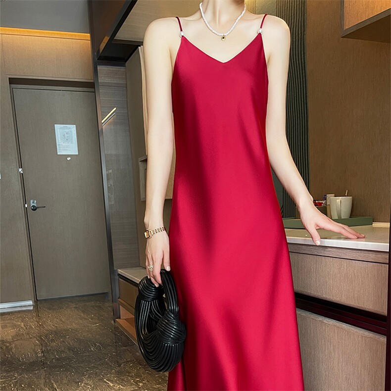 超显白酒红色吊带连衣裙女2025新款西装内搭吊带长裙醋酸缎面裙子，女装连衣裙，九戎
