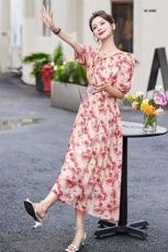 2025夏季新款欧式高级感气质V领盘扣连衣裙，女装连衣裙，1C078