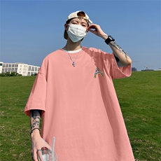 粉红色