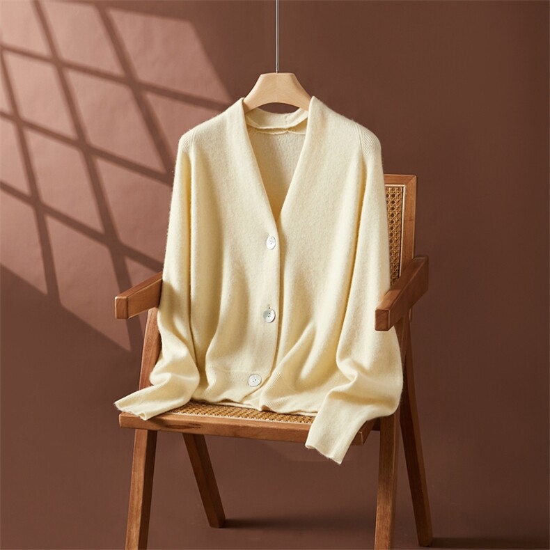 秋新款V领单排扣针织开衫女短款宽松显瘦长袖35%羊绒衫，女装羊绒衫，朵沐纯羊绒