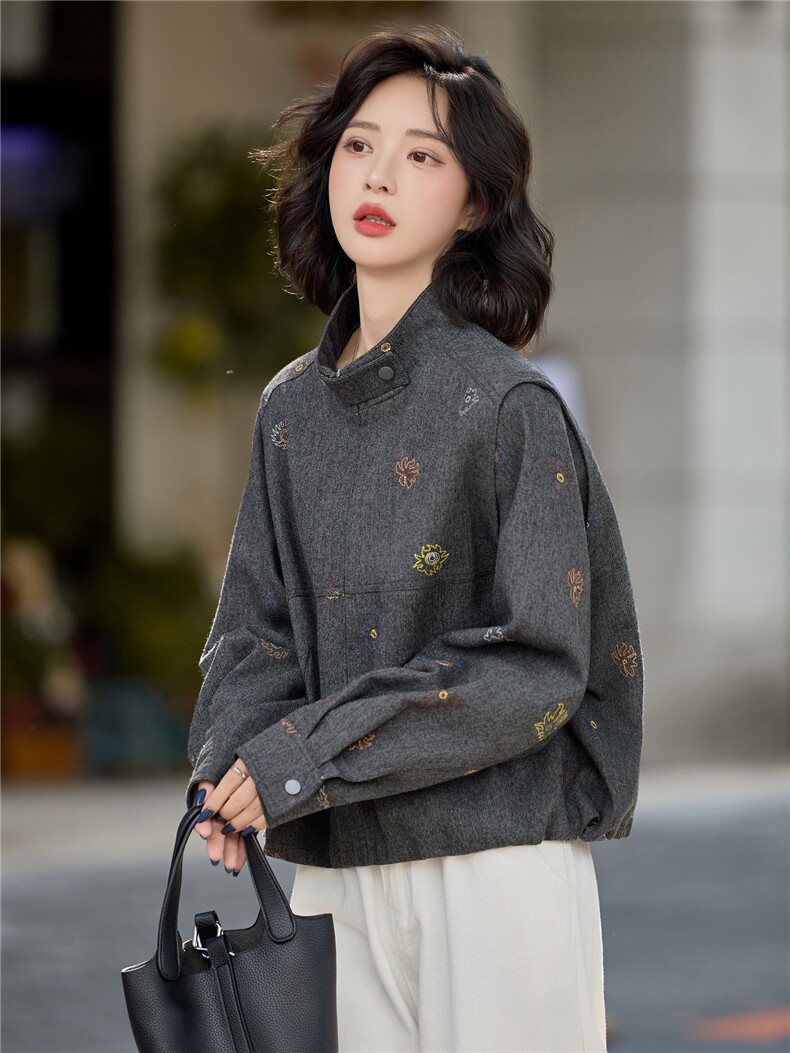 高级灰立领刺绣毛呢外套女短款时尚夹克上衣2026年春季新款夹克衫,女装短外套,梦懿尔