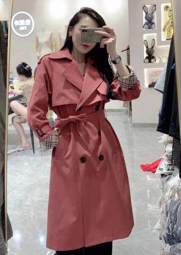 风衣三个色，女装风衣，艳媚玲