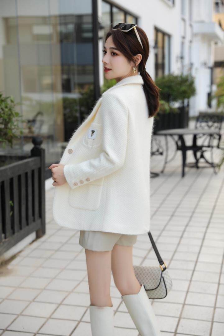 毛呢外套，女装毛呢外套，依生伴