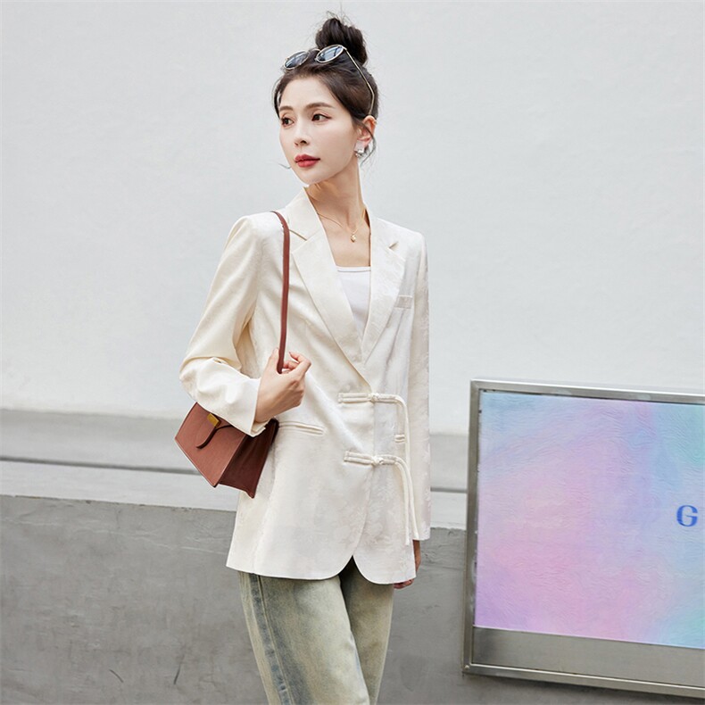 杏色新中式小西装外套女短款2024春季新款设计感小众西服上衣,女装西装,岚衣(原川流布茜）