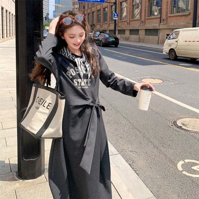 条纹披肩灰色休闲连衣裙女秋季2025新款流行韩系学院风小个子爆款,女装连衣裙,2C353